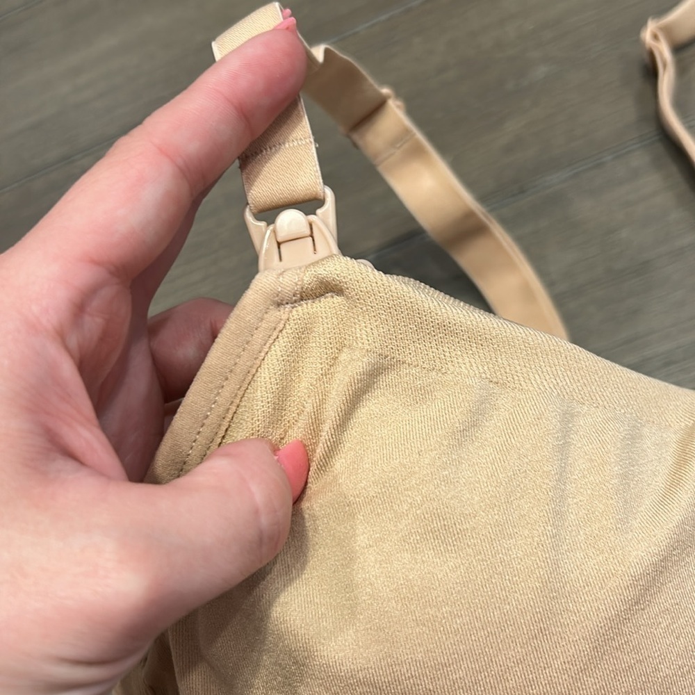 Wireless Pumping & Nursing Bra View 4